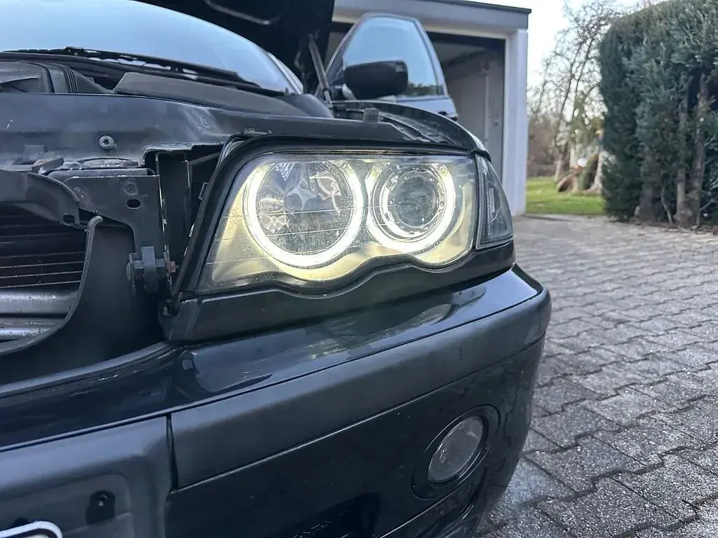 Używany BMW 325 M Sport 192 KM (141 kW) 2000 Czarny Sedan/Limuzyna