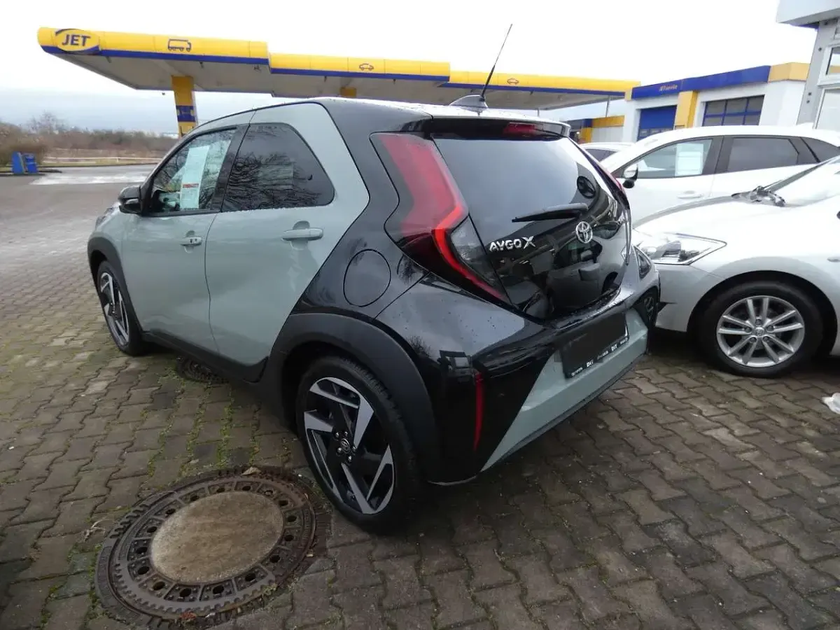 Neu Toyota Aygo X 116 PS (85 kW) 2025 Urban khaki SUV