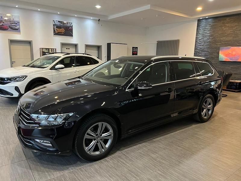 Schwarz Gebraucht 2022 VW Passat Kombi | 17.895 € (Fairer Preis) - Bild 1/4