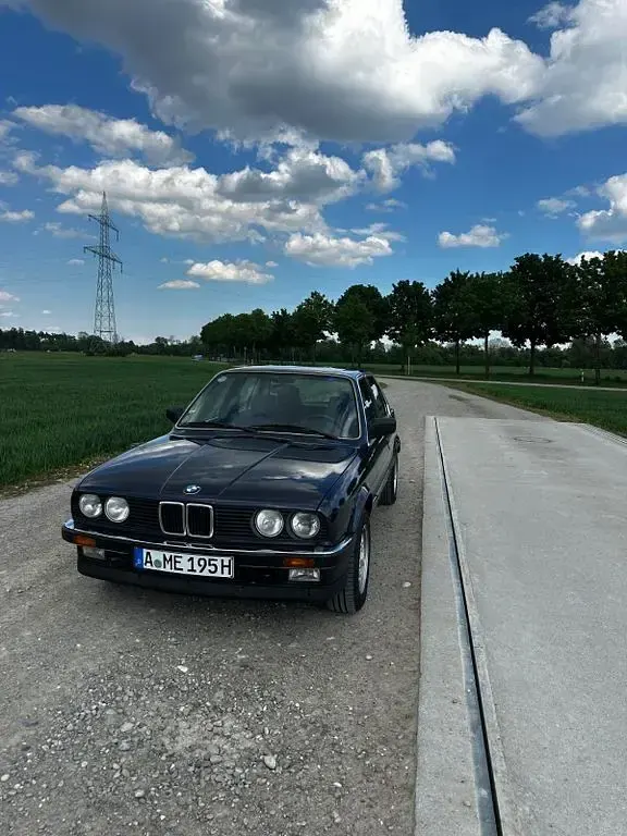 Gebraucht BMW 325 122 PS (89 kW) 1986 Blau Limousine