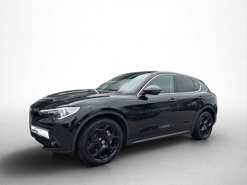 Gebraucht Alfa Romeo Stelvio Super 209 PS (153 kW) 2017 Schwarz SUV