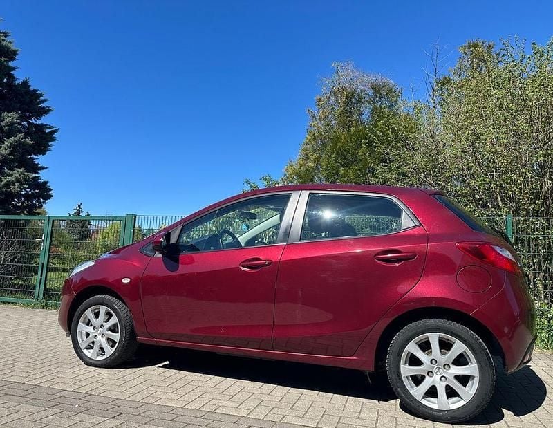 Second-hand Mazda 2 75 CP (55 kW) 2011 Roșu Hatchback