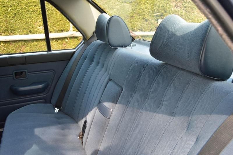 Gebraucht BMW 525 129 PS (94 kW) 1986 Blau Limousine