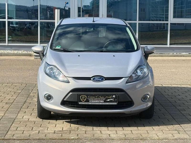 Gebraucht Ford Fiesta Trend 82 PS (60 kW) 2011 Micastonesilber metallic Kleinwagen