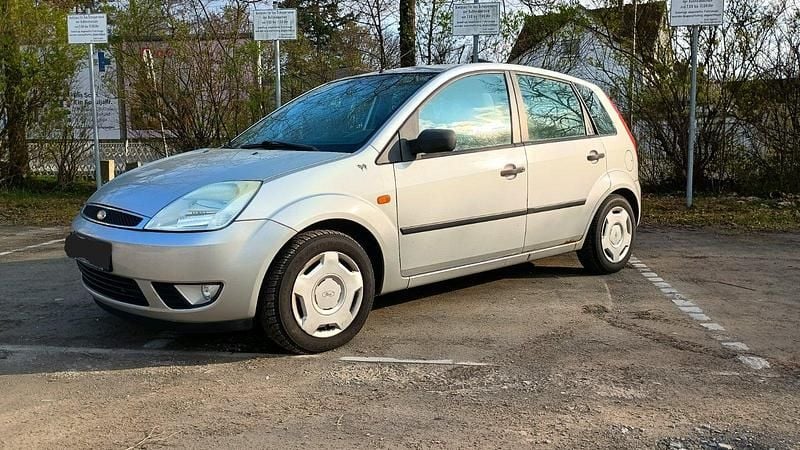 Gebraucht Ford Fiesta 80 PS (58 kW) 2003 Silber Kleinwagen