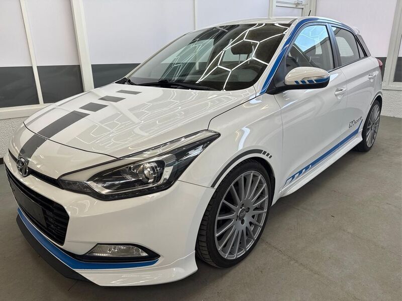 Weiss Gebraucht 2016 Hyundai i20 Sport Kleinwagen | 8.995 € (Guter Preis) - Bild 1/4