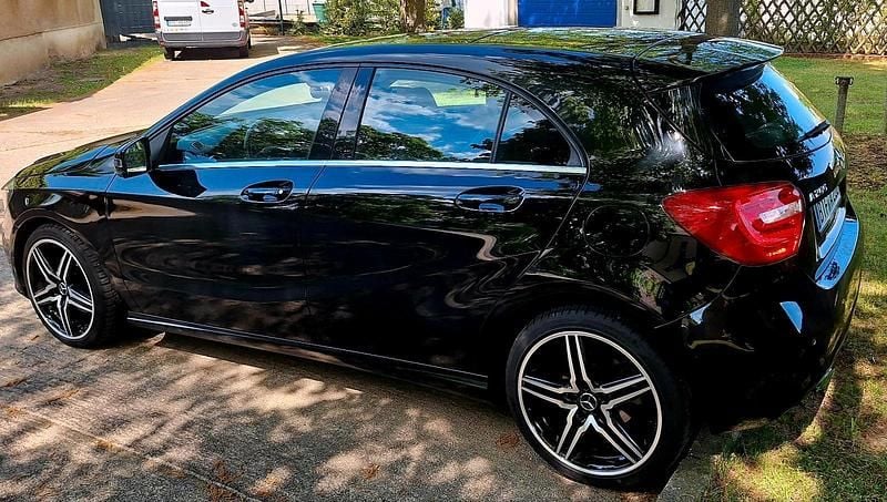 Schwarz Gebraucht 2013 Mercedes A200 Urban Kleinwagen | 15.400 € (Fairer Preis) - Bild 1/4