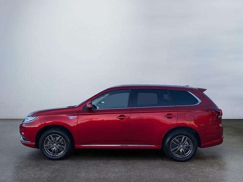 Gebraucht Mitsubishi Outlander P-HEV Basis 224 PS (164 kW) 2021 Dynamik rot SUV