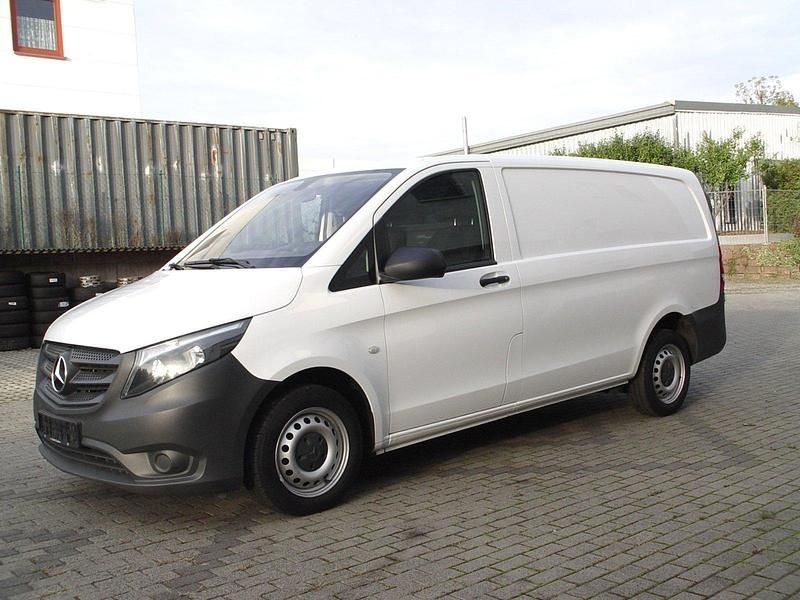 Gebraucht Mercedes Vito 102 PS (75 kW) 2019 Arktikweiß Van