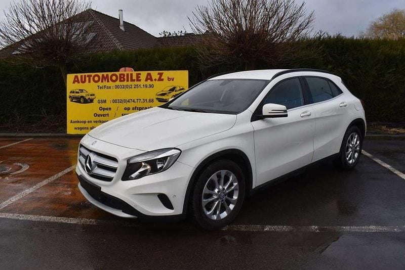 Gebraucht Mercedes GLA200 Urban 136 PS (100 kW) 2015 Weiß SUV