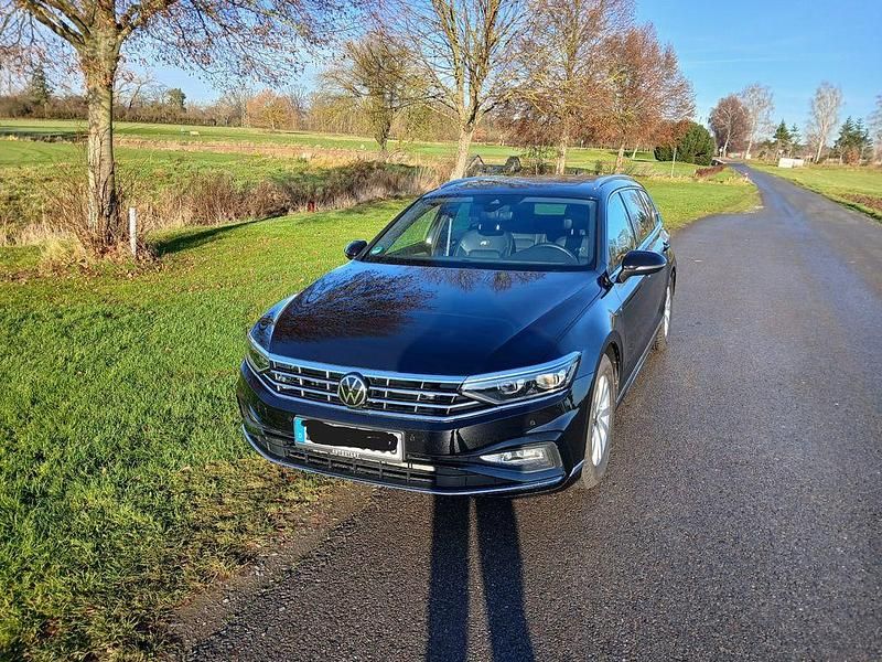 Schwarz Gebraucht 2022 VW Passat Elegance Kombi | 33.999 € (Etwas zu teuer) - Bild 1/4