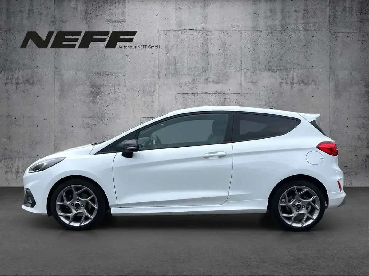 Gebraucht Ford Fiesta 200 PS (147 kW) 2018 Frostweiß Kleinwagen