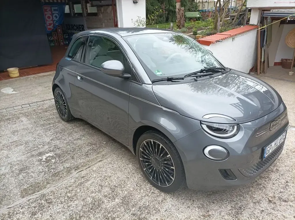 Gebraucht Fiat 500e La Prima 86 kW (118 PS) 2022 Grau Kleinwagen