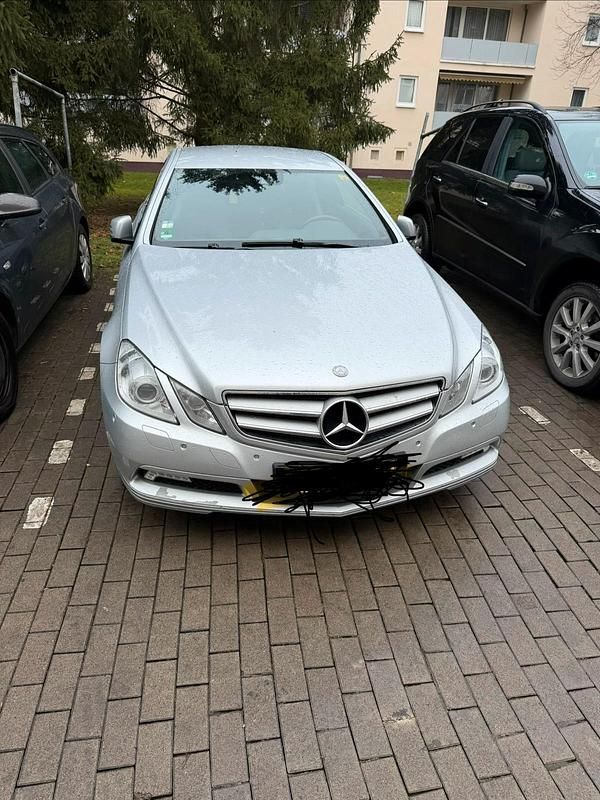 Gebraucht Mercedes E250 204 PS (150 kW) 2010 Silber Coupé