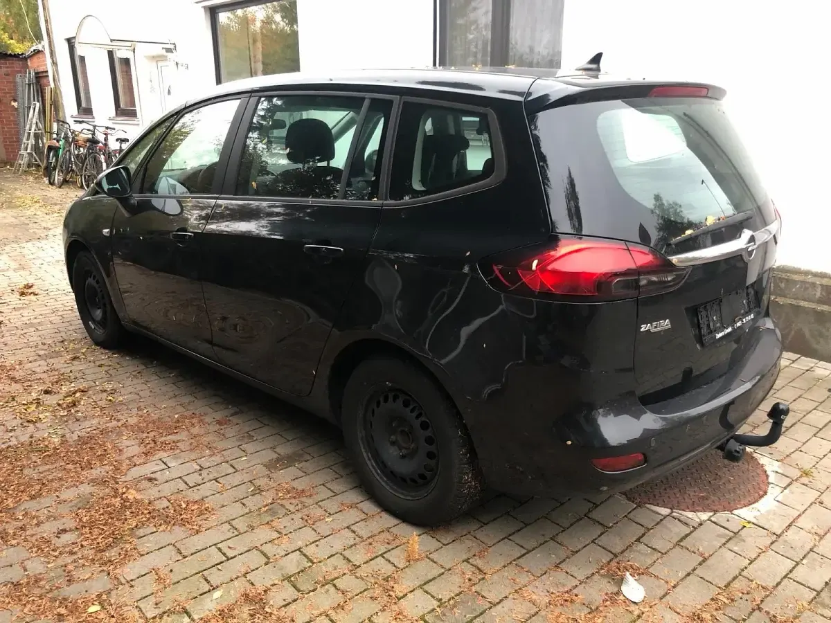 Gebraucht Opel Zafira 140 PS (102 kW) 2012 Schwarz Van / Kleinbus