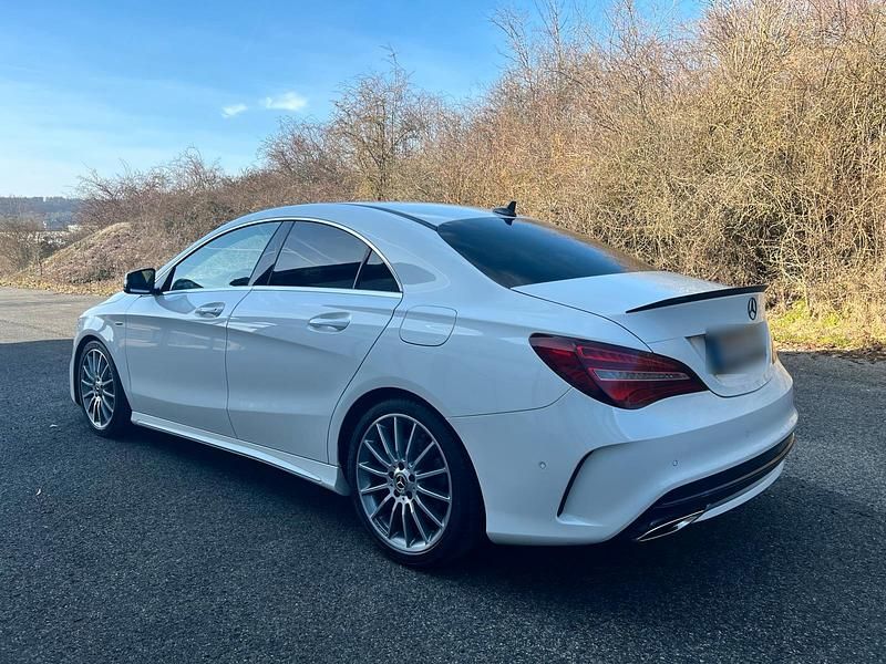 Gebraucht Mercedes CLA220 AMG 170 PS (125 kW) 2019 Weiß Coupé