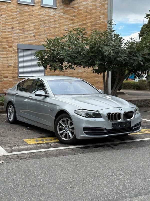 Silber Gebraucht 2013 BMW 530 Comfort Edition Limousine | 11.200 € (Guter Preis) - Bild 1/4