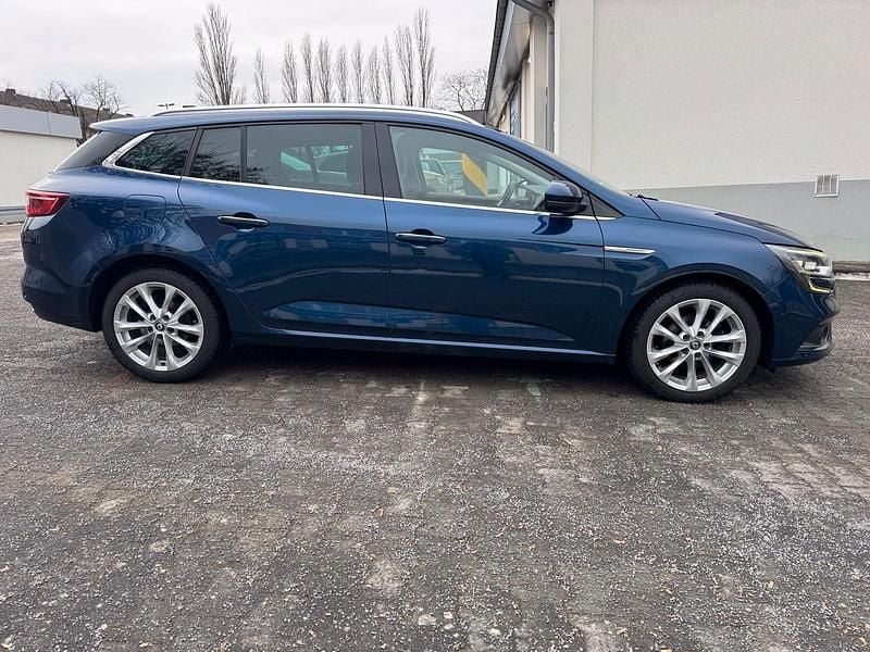 Gebraucht Renault Mégane GrandTour Intens 132 PS (97 kW) 2017 Blau Kombi