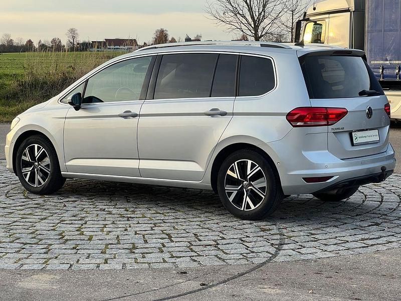 Gebraucht VW Touran Highline 150 PS (110 kW) 2020 Reflexsilber Van / Kleinbus