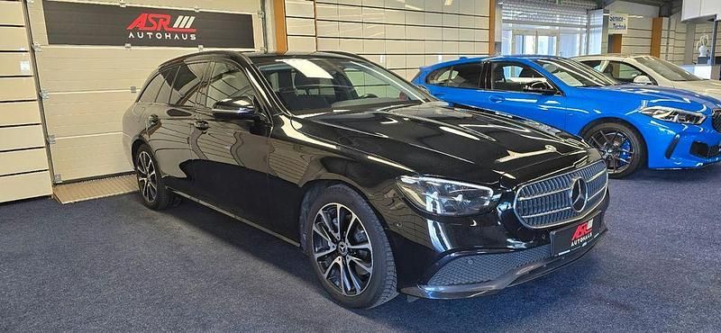 Gebraucht Mercedes E220 200 PS (147 kW) 2023 Schwarz Kombi