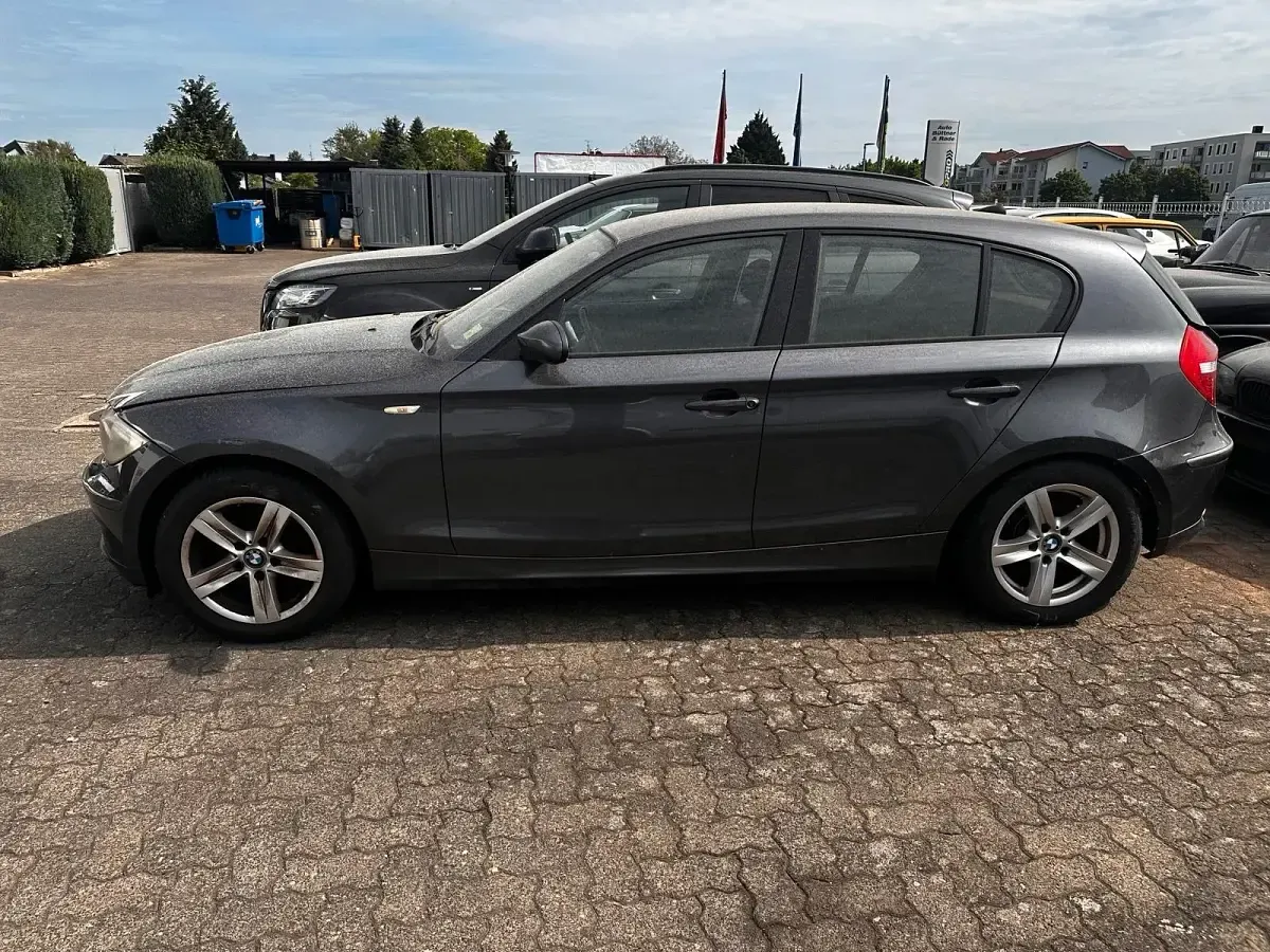 Gebraucht BMW 120 Basis 176 PS (129 kW) 2008 Grau Kleinwagen