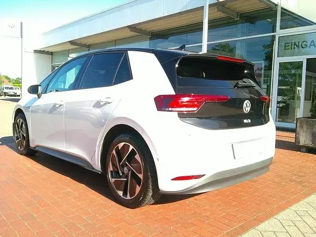 Gebraucht VW ID.3 Pro Performance 150 kW (204 PS) 2022 Weiß Kleinwagen