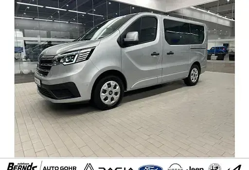 Usado Renault Trafic Evolution 150 HP (110 kW) 2024 Prateado Monovolume