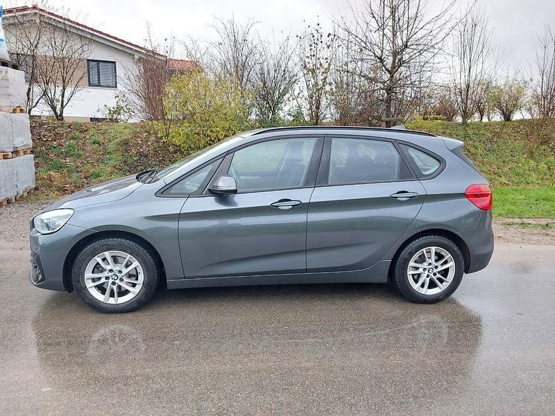 Grau Gebraucht 2020 BMW 216 Active Tourer Advantage Van / Kleinbus | 13.499 € (Superpreis) - Bild 1/4