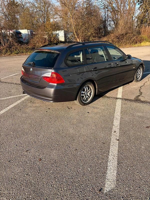 Gebraucht BMW 318 129 PS (94 kW) 2006 Grau Kombi