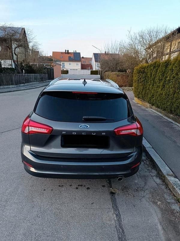 Gebraucht Ford Focus Titanium 120 PS (88 kW) 2019 Grau Kombi