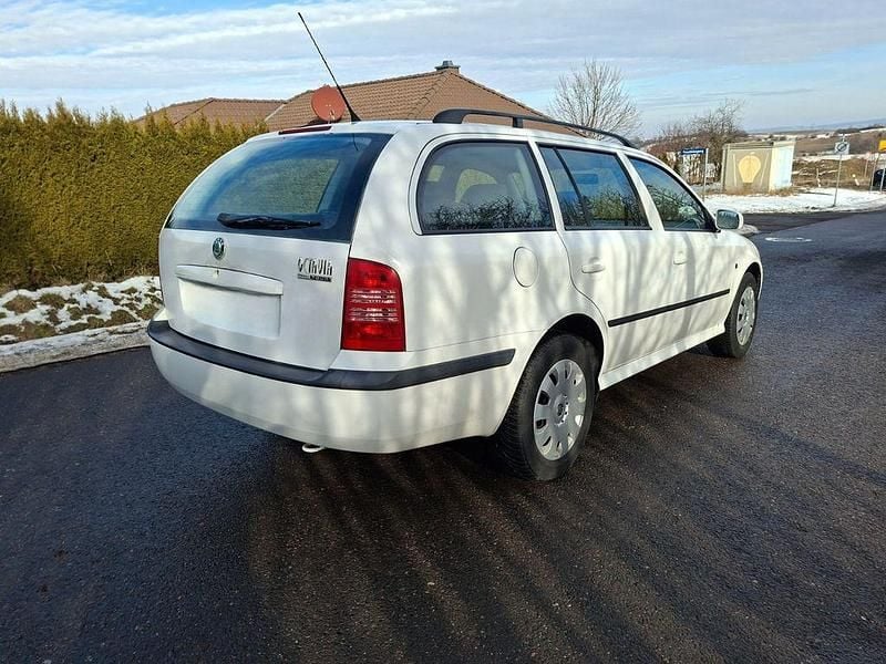 Gebraucht Skoda Octavia Ambiente 102 PS (75 kW) 2009 Weiß Limousine