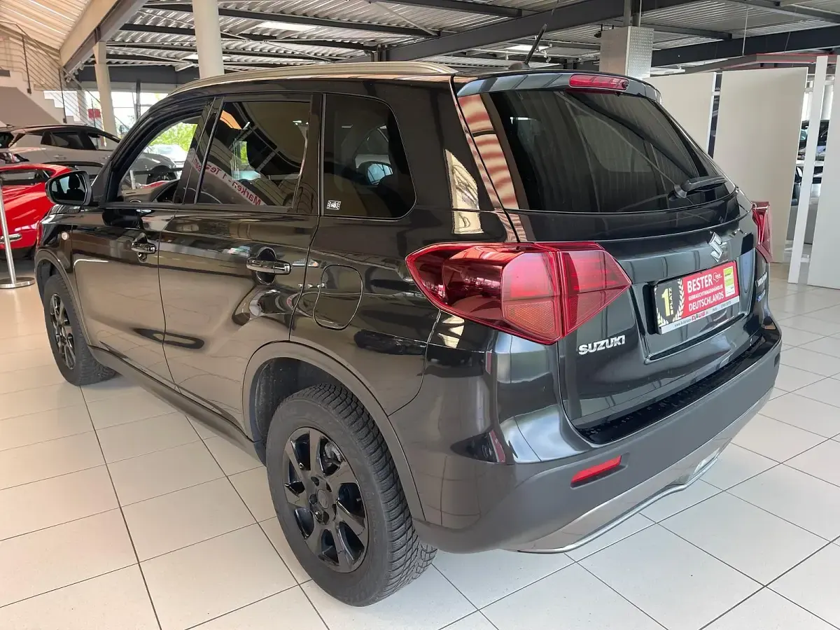 Gebraucht Suzuki Vitara Comfort 129 PS (94 kW) 2023 Cosmic black pearl metallic SUV