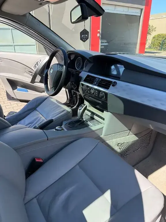 Second-hand BMW 525 192 CP (141 kW) 2003 Albastru Berlinǎ