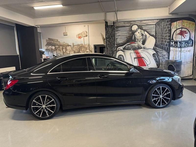 Gebraucht Mercedes CLA220 Urban 170 PS (125 kW) 2013 Schwarz Limousine