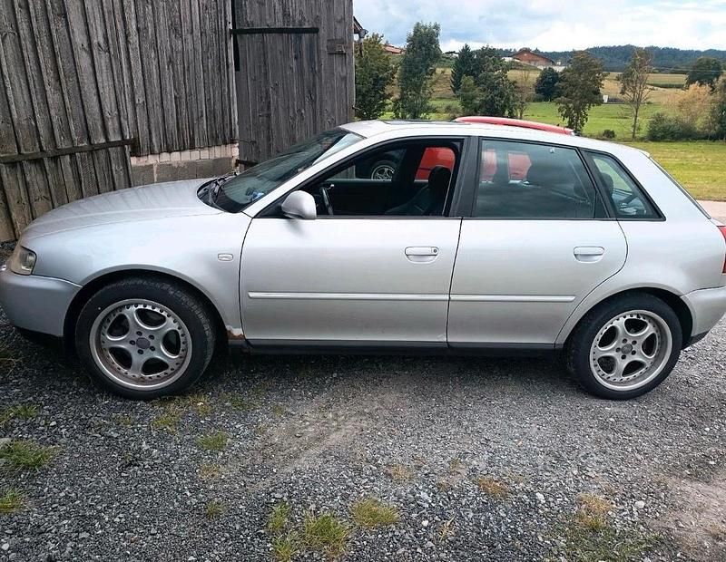 Grau Gebraucht 2000 Audi A3 Kleinwagen | 1.000 € (Guter Preis) - Bild 1/4