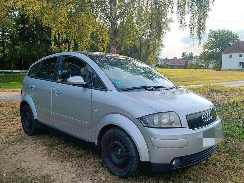 Grau Gebraucht 2003 Audi A2 Kleinwagen | 1.790 € (Superpreis) - Bild 1/4