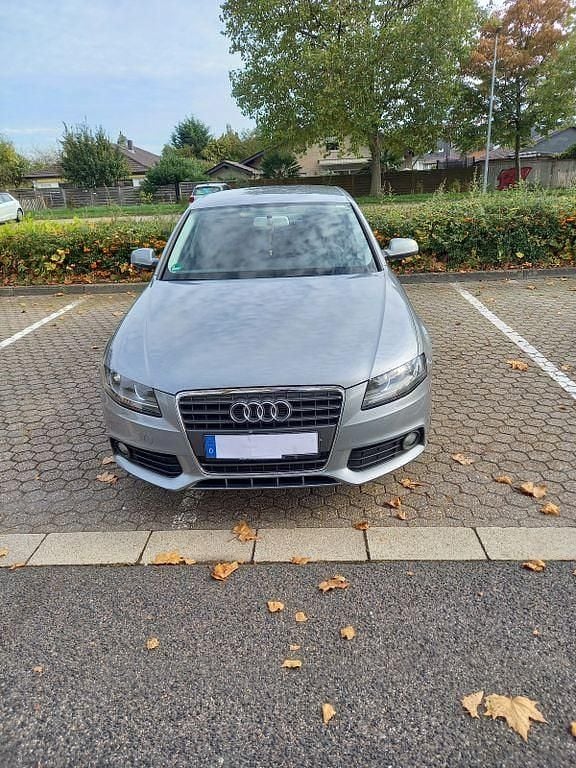 Gebraucht Audi A4 Comfort 120 PS (88 kW) 2011 Grau Limousine