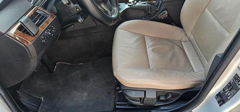Gebraucht BMW 523 177 PS (130 kW) 2005 Silber Limousine