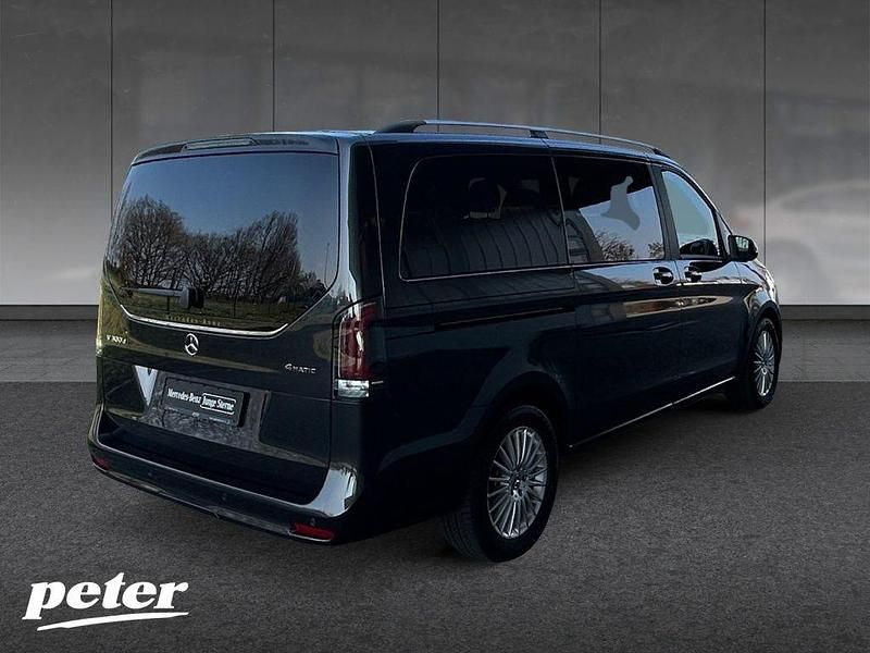 Gebraucht Mercedes V300 Style 237 PS (174 kW) 2025 Grau Van / Kleinbus