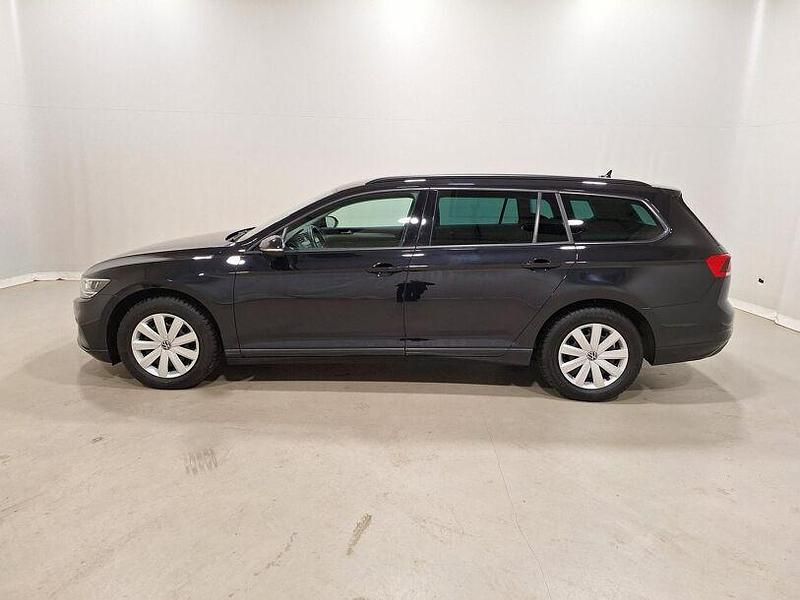 Gebraucht VW Passat 150 PS (110 kW) 2022 Deep black perleffekt Kombi