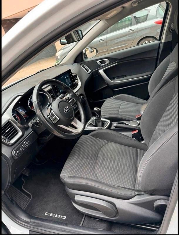 Gebraucht Kia Ceed Edition 7 101 PS (74 kW) 2020 Weiß Kleinwagen