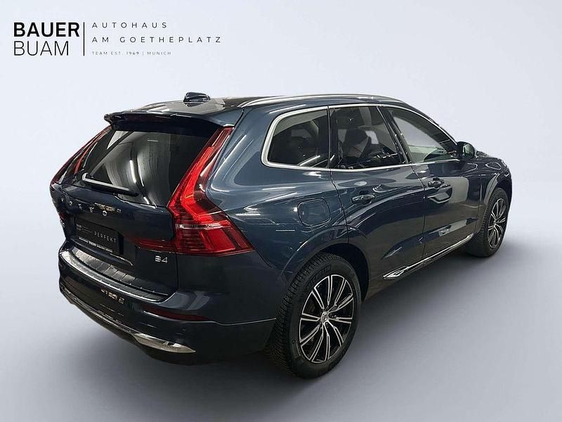 Gebraucht Volvo XC60 Plus 197 PS (144 kW) 2022 Denim blue / metallic SUV