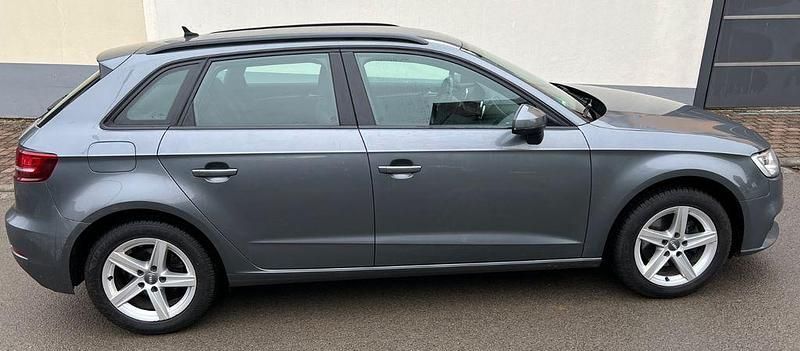 Gebraucht Audi A3 Ambiente 150 PS (110 kW) 2019 Grau Limousine