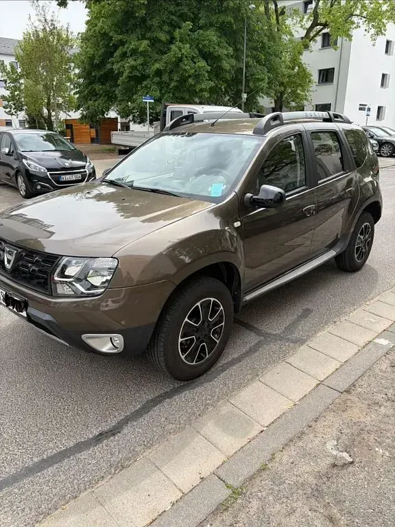 Second-hand Dacia Duster Black Shadow 125 CP (91 kW) 2017 Maro SUV
