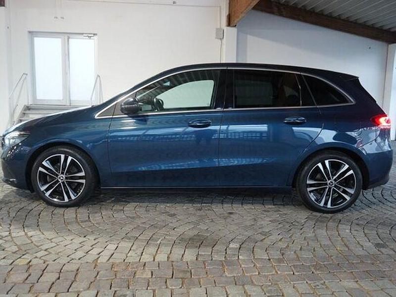 Gebraucht Mercedes B200 Progressive 150 PS (110 kW) 2019 Blau Van / Kleinbus