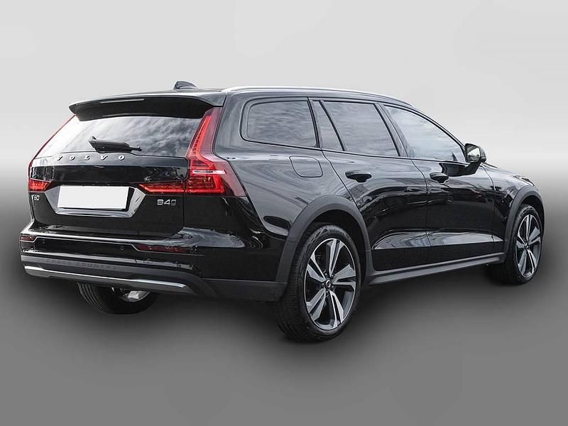 Gebraucht Volvo V60 CC Plus 197 PS (144 kW) 2023 Schwarz Kombi