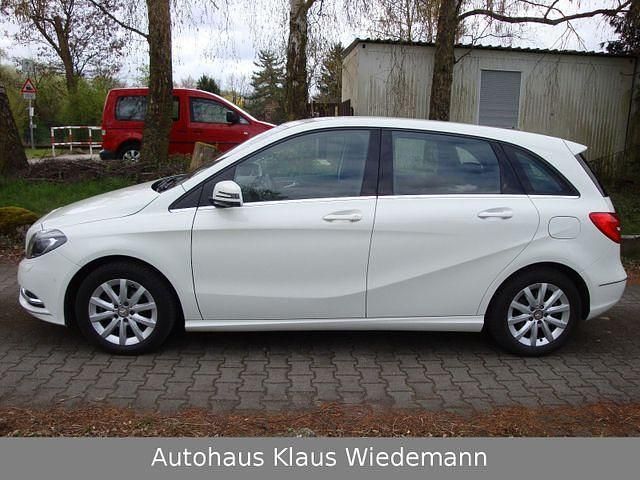 Gebraucht Mercedes B180 122 PS (89 kW) 2014 Weiß Van / Kleinbus