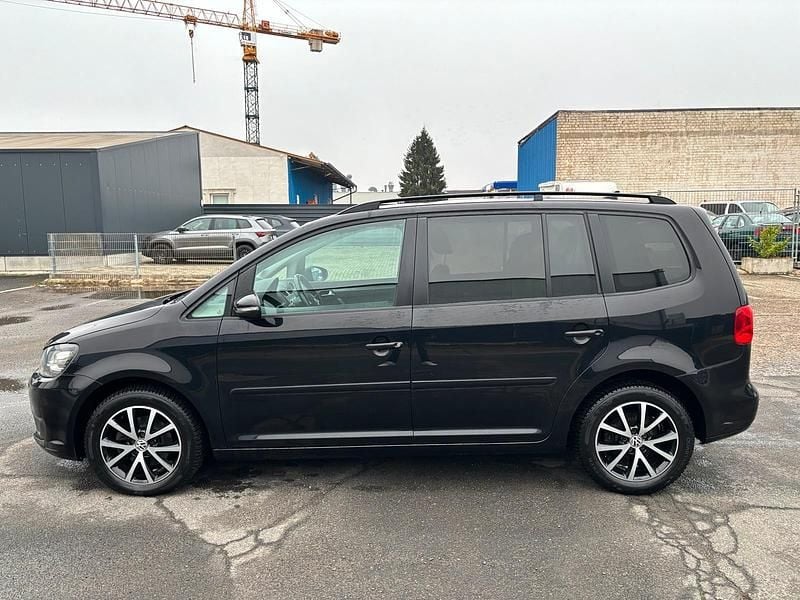Gebraucht VW Touran 105 PS (77 kW) 2011 Schwarz Van / Kleinbus