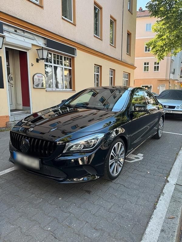 Schwarz Gebraucht 2018 Mercedes CLA220 Limousine | 16.300 € (Guter Preis) - Bild 1/4