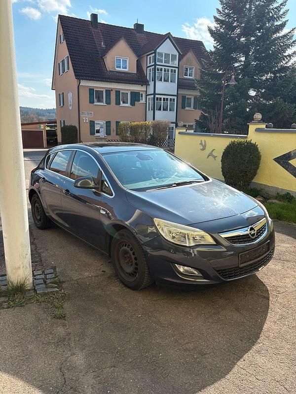 Gebraucht Opel Astra 116 PS (85 kW) 2010 Blau Limousine